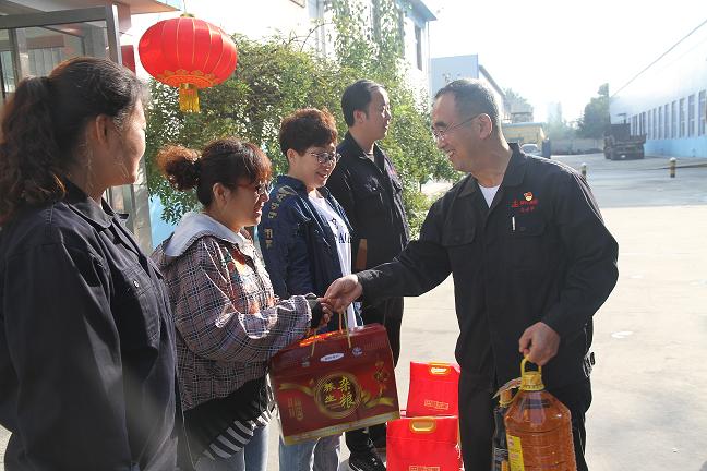 壯麗七十年 禮贊勞動者 集團(tuán)公司工會國慶前夕慰問勞模工匠30.jpg